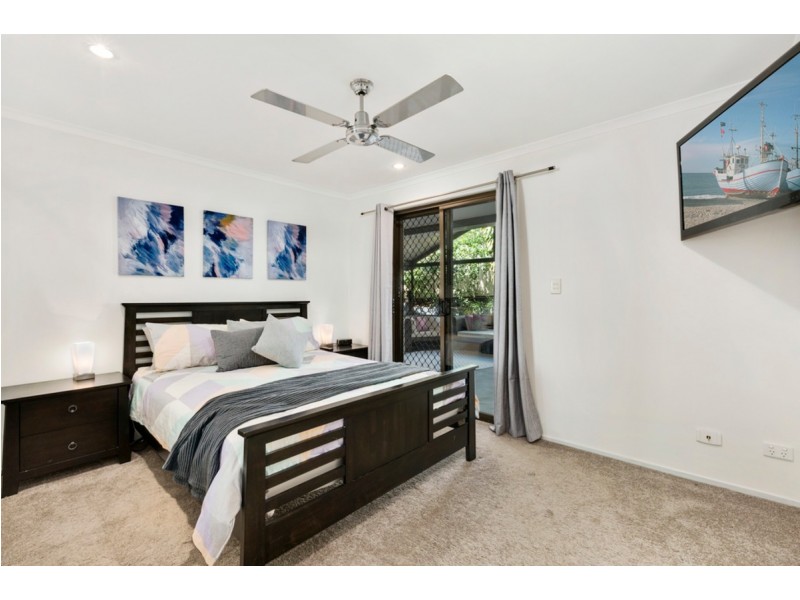 4 Amethyst Court, Carrara QLD 4211