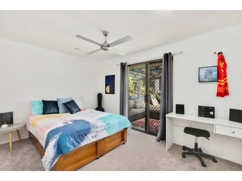 4 Amethyst Court, Carrara QLD 4211