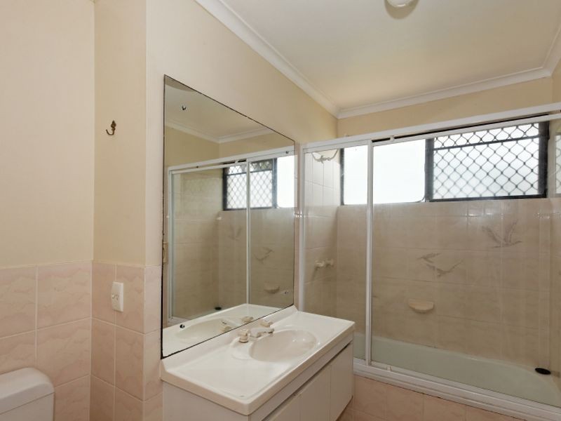 11 Cambridge Court, Carrara QLD 4211