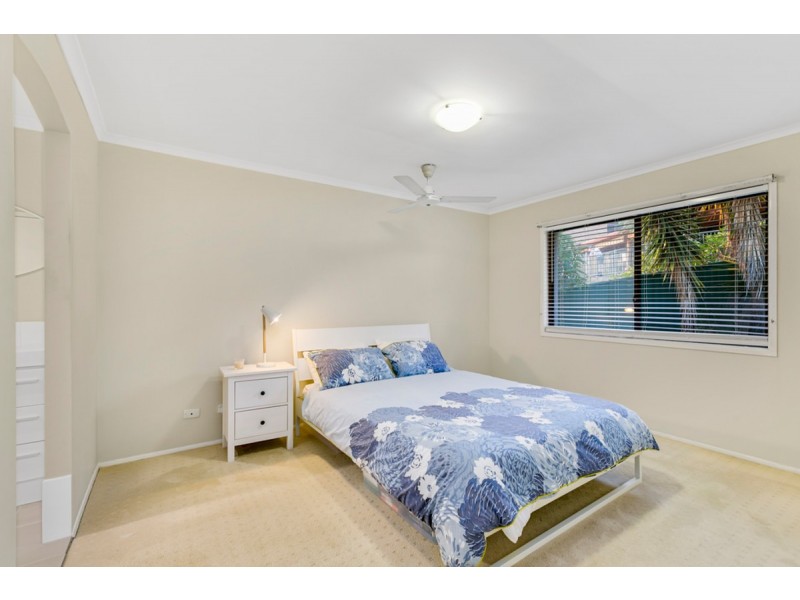 4 Kittani Crescent, Ashmore QLD 4214