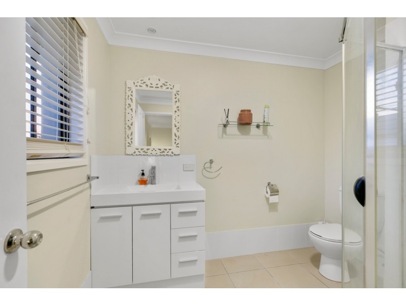 4 Kittani Crescent, Ashmore QLD 4214