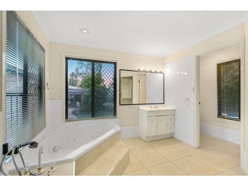 7 Rob Roy Court, Highland Park QLD 4211