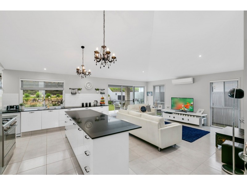 22 Meander Court, Ormeau Hills QLD 4208