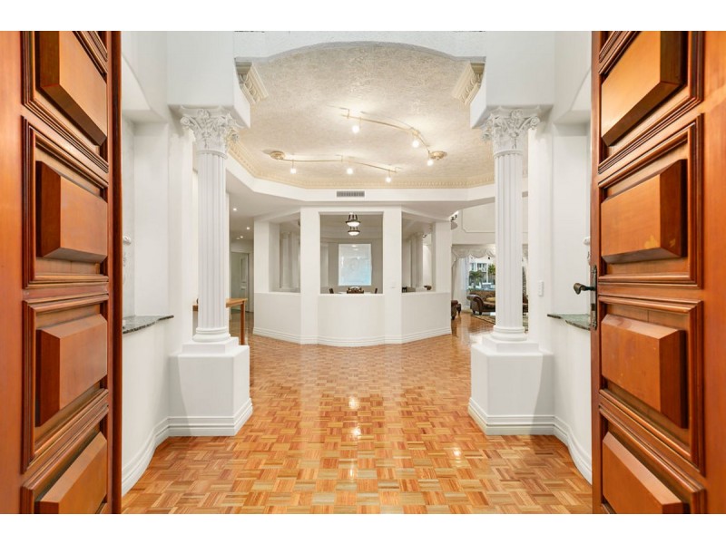 37 Istana View, Clear Island Waters QLD 4226