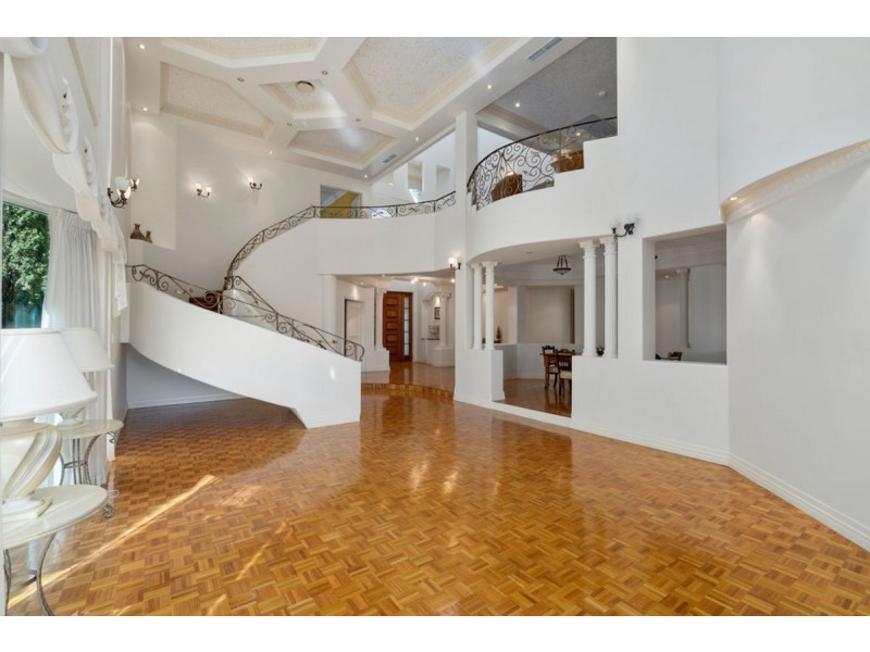 37 Istana View, Clear Island Waters QLD 4226