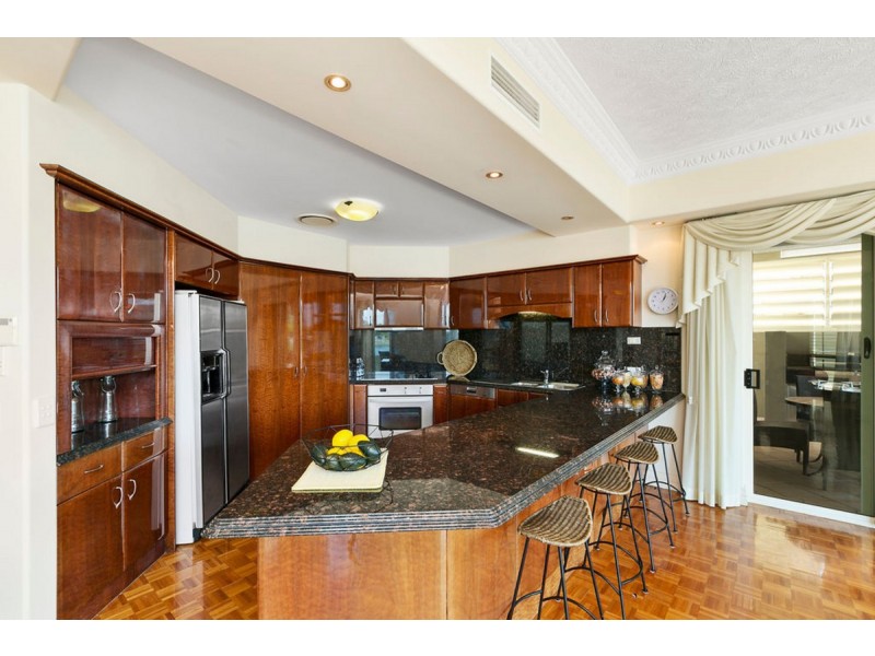 37 Istana View, Clear Island Waters QLD 4226