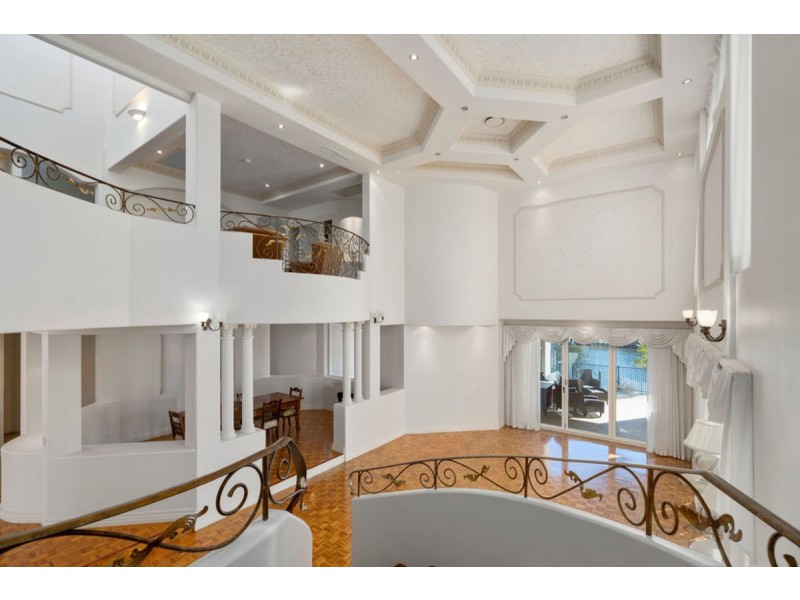 37 Istana View, Clear Island Waters QLD 4226