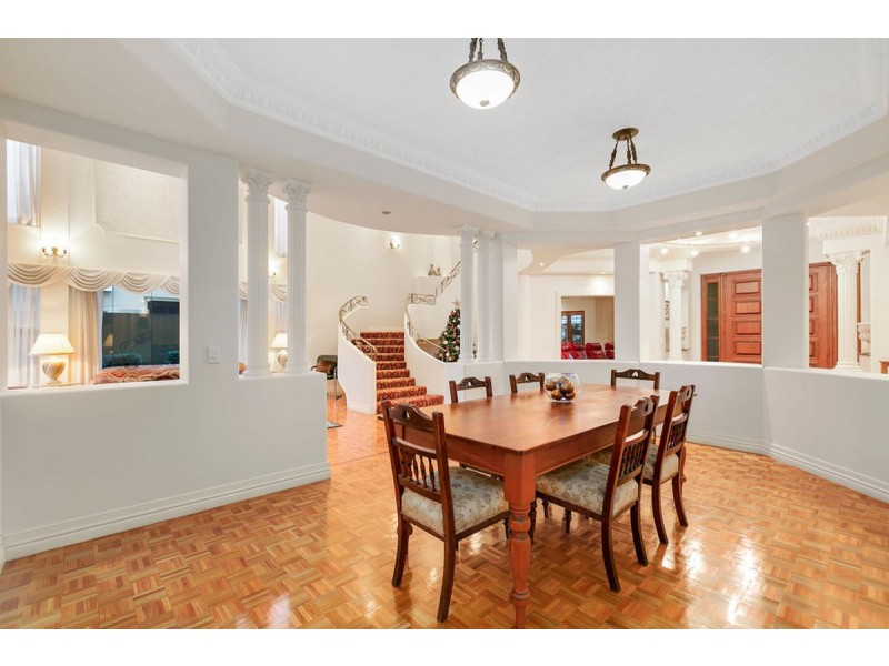 37 Istana View, Clear Island Waters QLD 4226