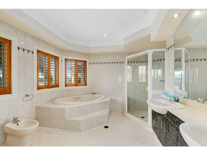 37 Istana View, Clear Island Waters QLD 4226