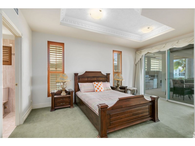 37 Istana View, Clear Island Waters QLD 4226