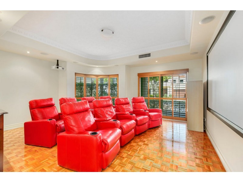 37 Istana View, Clear Island Waters QLD 4226