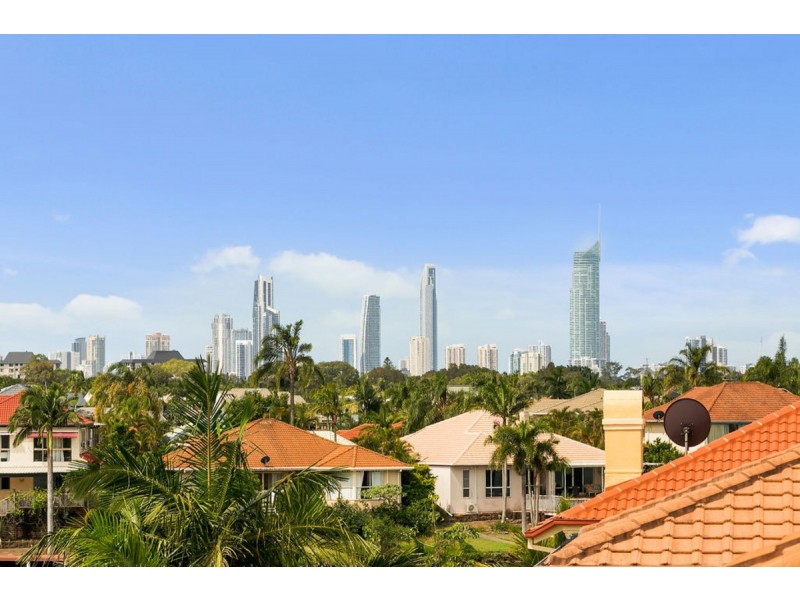 37 Istana View, Clear Island Waters QLD 4226