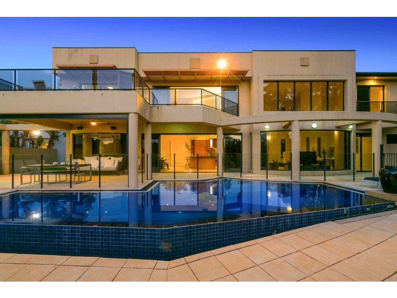 27 Lakelands Drive, Merrimac QLD 4226