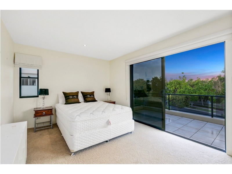 27 Lakelands Drive, Merrimac QLD 4226