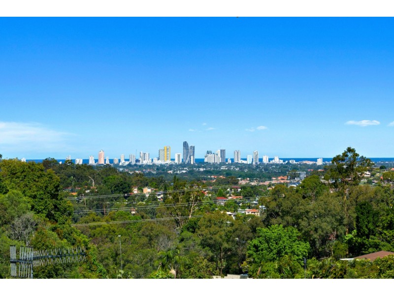 2/16B Lochinvar Court, Highland Park QLD 4211