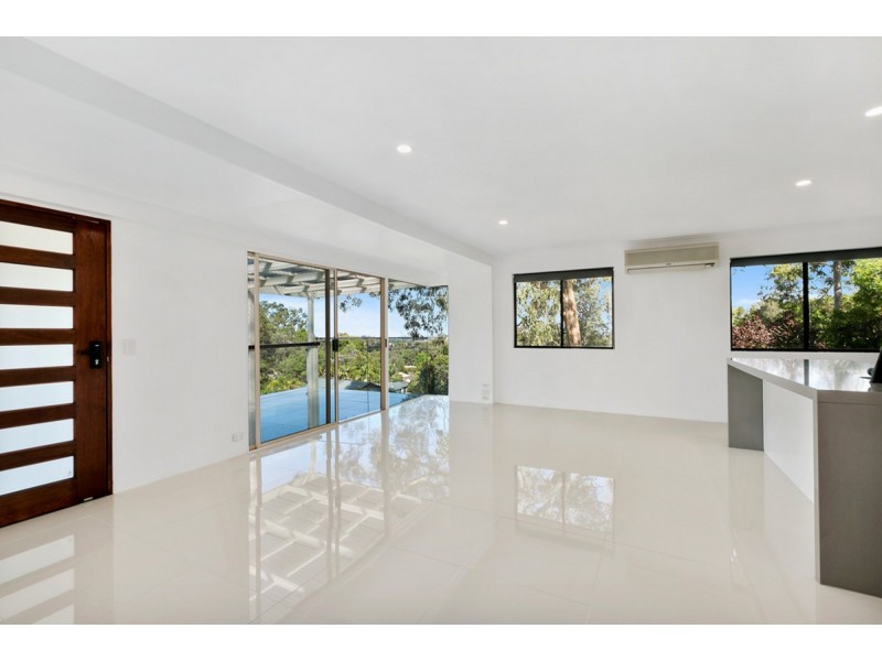 2/16B Lochinvar Court, Highland Park QLD 4211