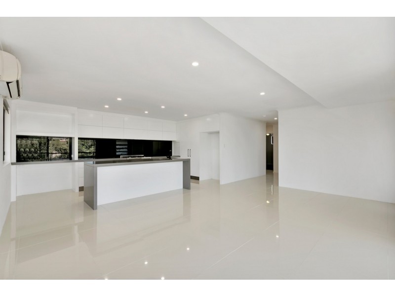 2/16B Lochinvar Court, Highland Park QLD 4211