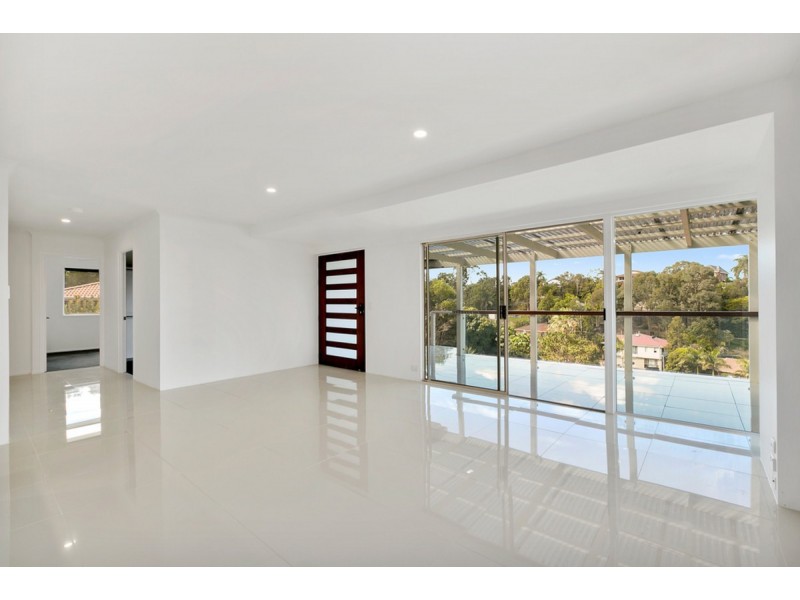 2/16B Lochinvar Court, Highland Park QLD 4211