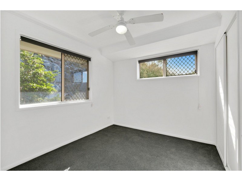 2/16B Lochinvar Court, Highland Park QLD 4211