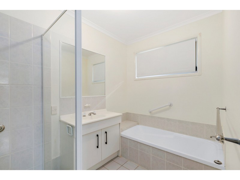 2/16B Lochinvar Court, Highland Park QLD 4211