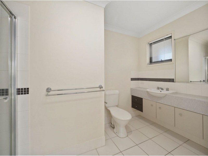 2/2 Moss Terrace, Pimpama QLD 4209