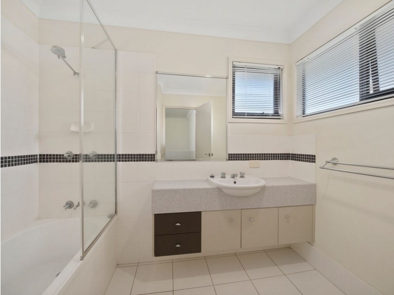 2/2 Moss Terrace, Pimpama QLD 4209