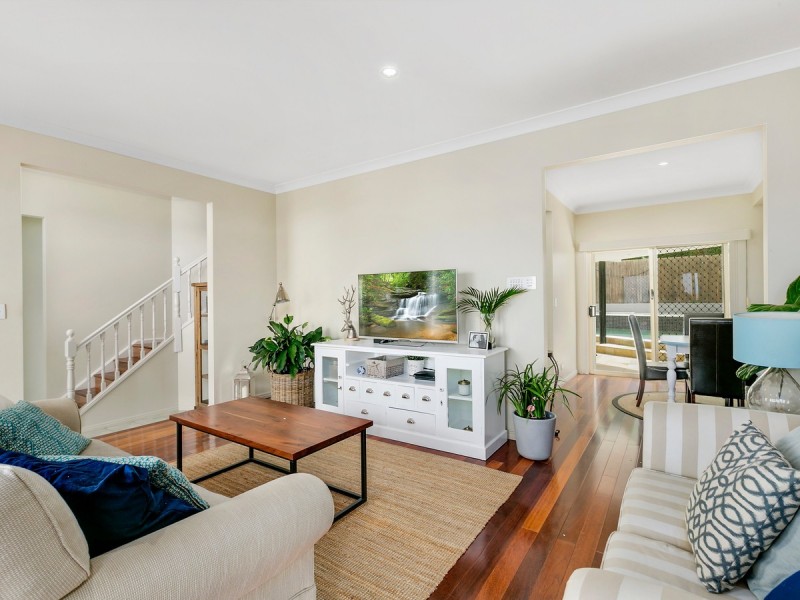 9 Renfrew Drive, Highland Park QLD 4211