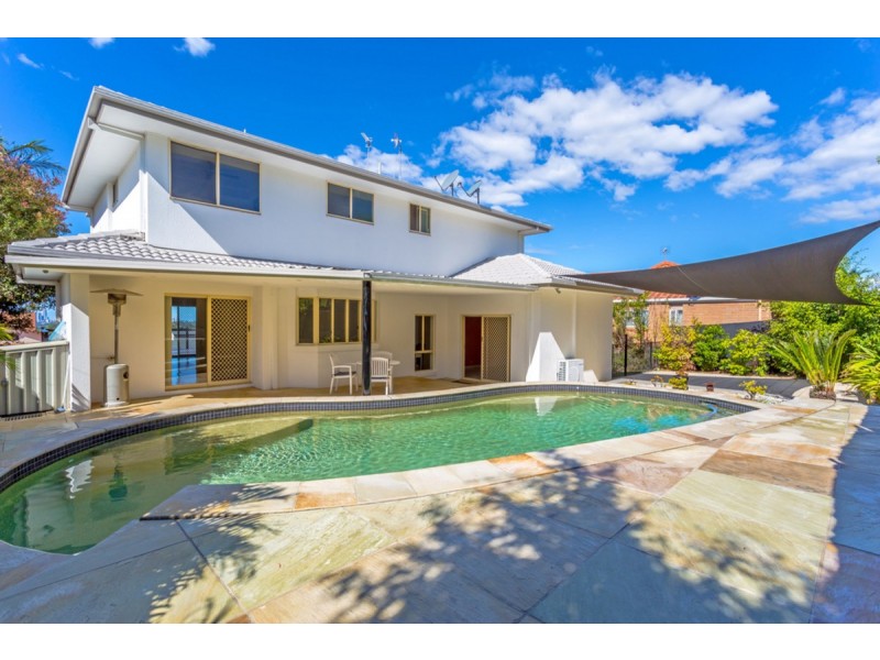 9 Renfrew Drive, Highland Park QLD 4211