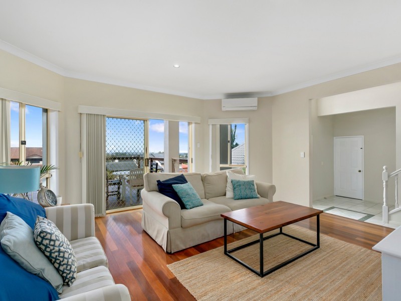 9 Renfrew Drive, Highland Park QLD 4211