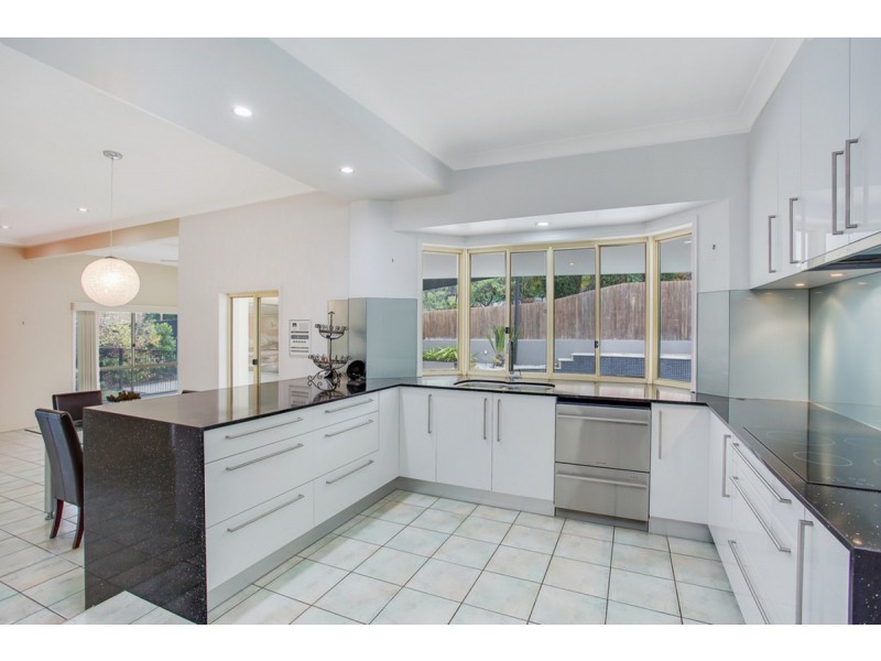 9 Renfrew Drive, Highland Park QLD 4211