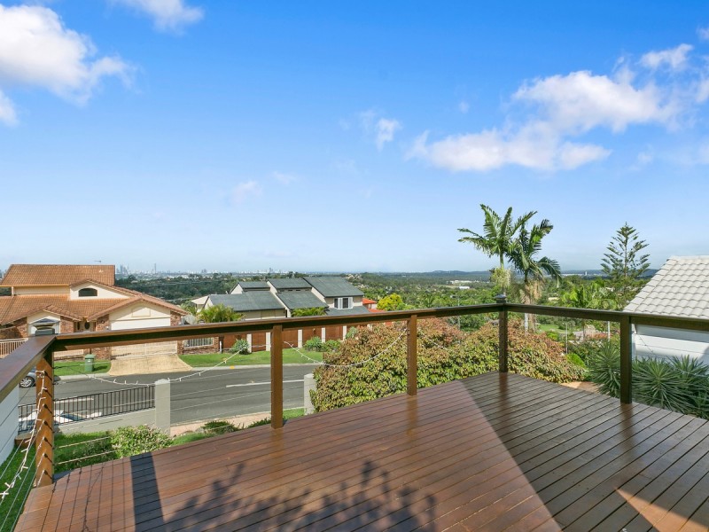 9 Renfrew Drive, Highland Park QLD 4211