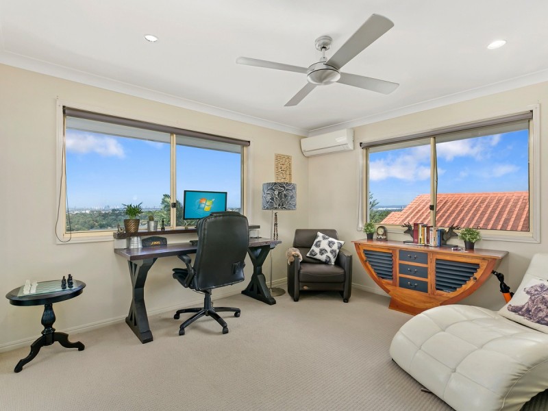 9 Renfrew Drive, Highland Park QLD 4211