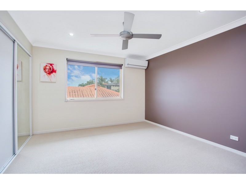 9 Renfrew Drive, Highland Park QLD 4211