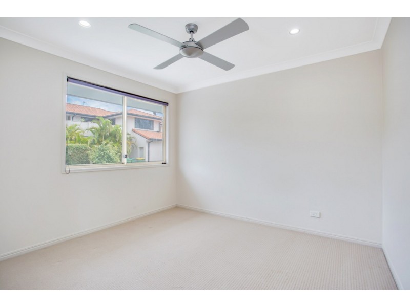 9 Renfrew Drive, Highland Park QLD 4211