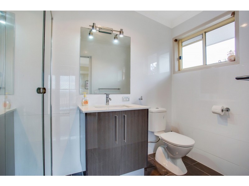 9 Renfrew Drive, Highland Park QLD 4211