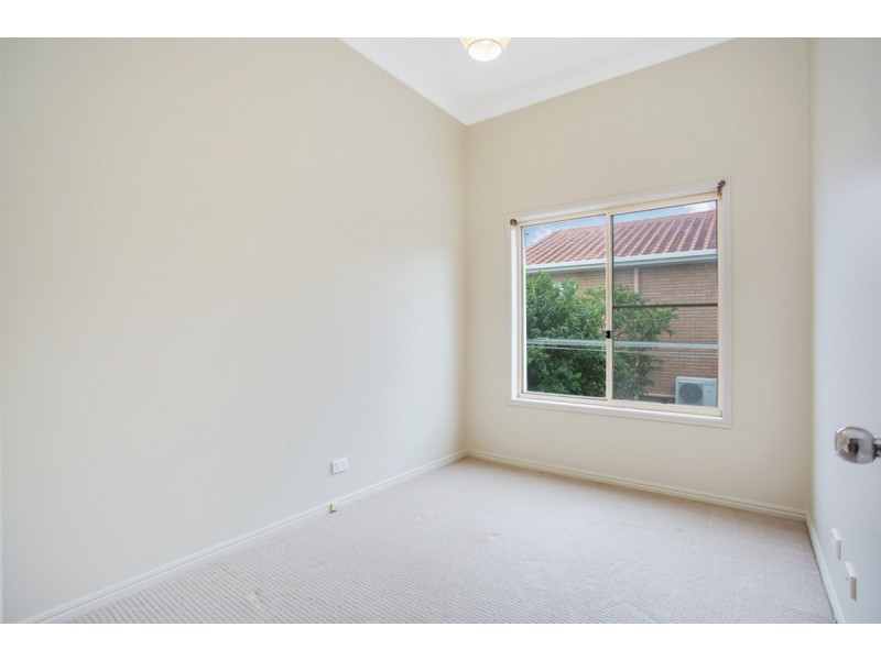 9 Renfrew Drive, Highland Park QLD 4211