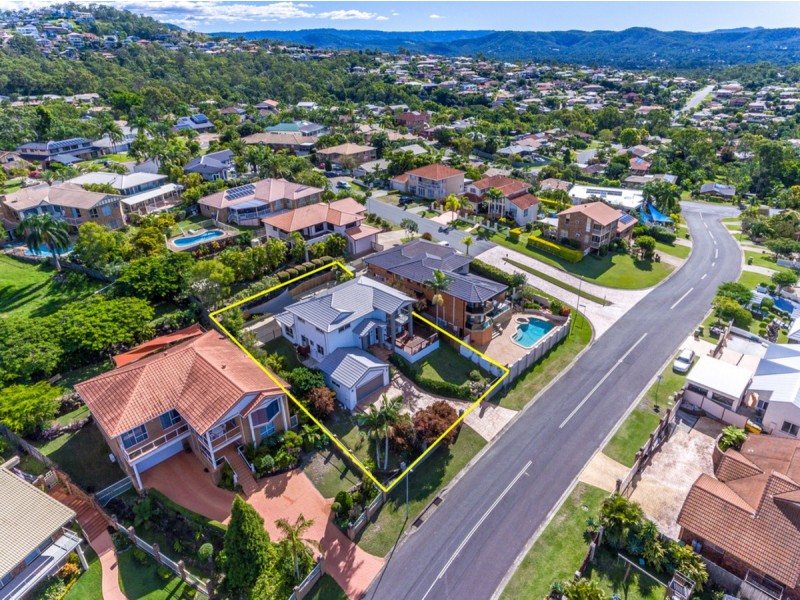 9 Renfrew Drive, Highland Park QLD 4211