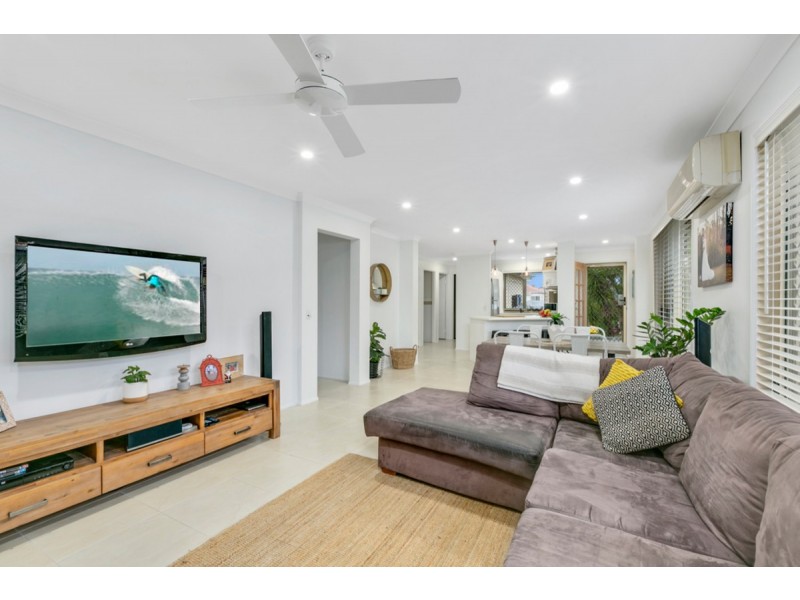 1/3 Kowhai Place, Nerang QLD 4211