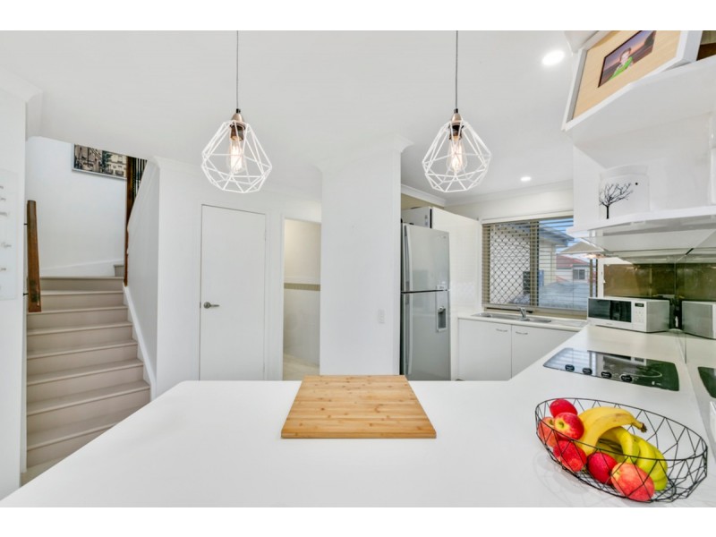 1/3 Kowhai Place, Nerang QLD 4211