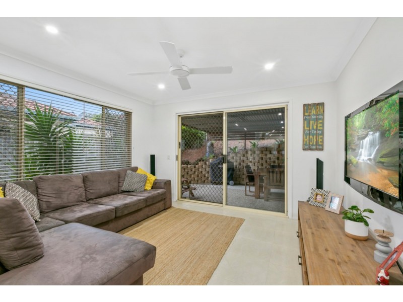 1/3 Kowhai Place, Nerang QLD 4211