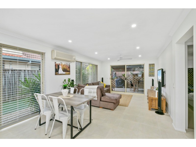 1/3 Kowhai Place, Nerang QLD 4211