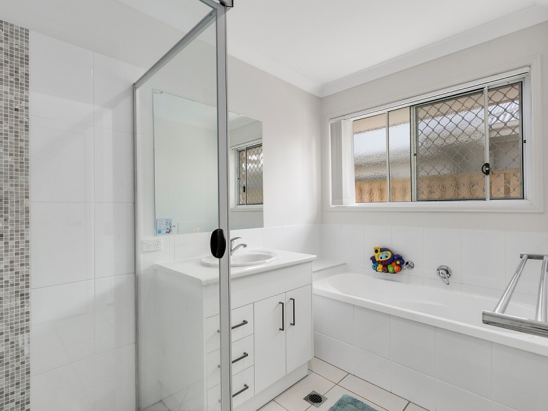 6 Hillstone Crescent, Maudsland QLD 4210