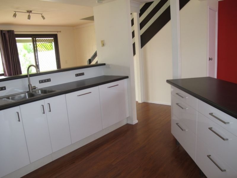 2/111 Little Usher Avenue, Labrador QLD 4215