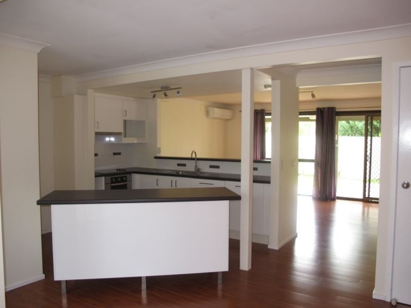 2/111 Little Usher Avenue, Labrador QLD 4215