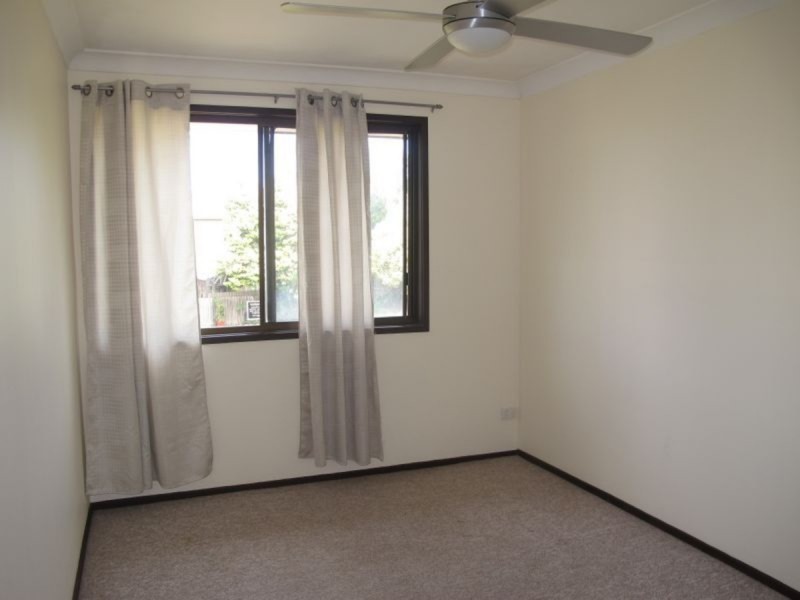 2/111 Little Usher Avenue, Labrador QLD 4215