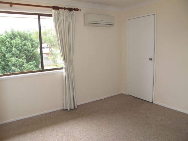 2/111 Little Usher Avenue, Labrador QLD 4215