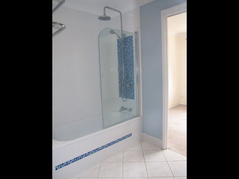 2/111 Little Usher Avenue, Labrador QLD 4215