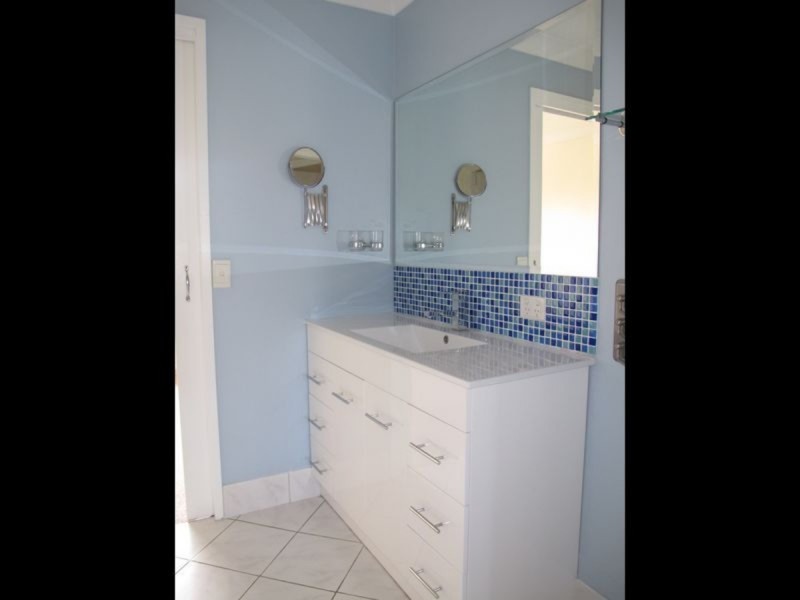 2/111 Little Usher Avenue, Labrador QLD 4215