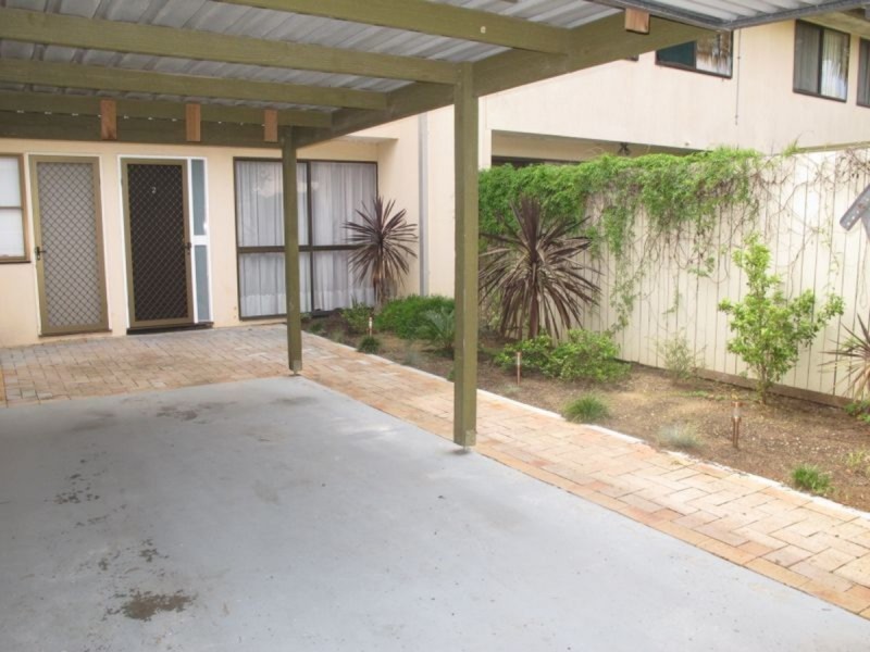 2/111 Little Usher Avenue, Labrador QLD 4215