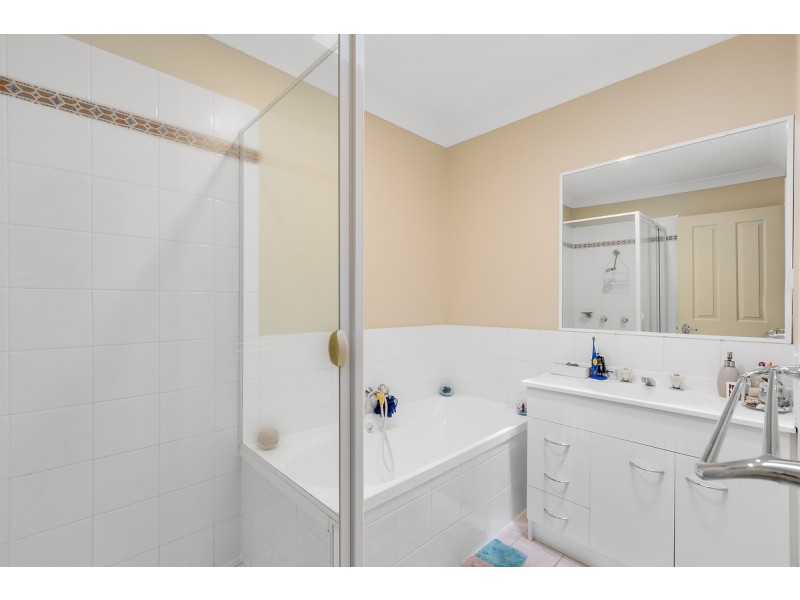 11/74 Universal Street, Pacific Pines QLD 4211